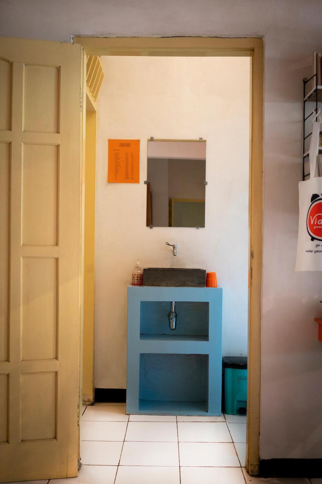Viavia Guesthouse Yogyakarta Exterior photo